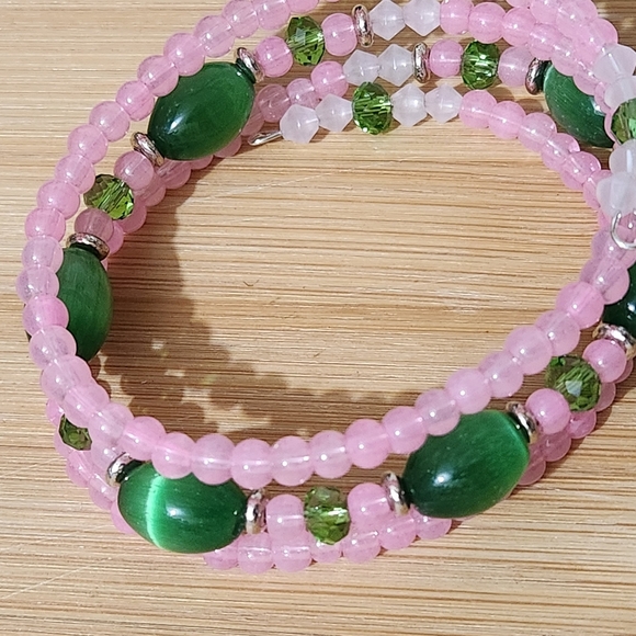 Hand Crafted Bracelet Memory Wire Coil Pink and Green Beaded Medium Size - Picture 3 of 7